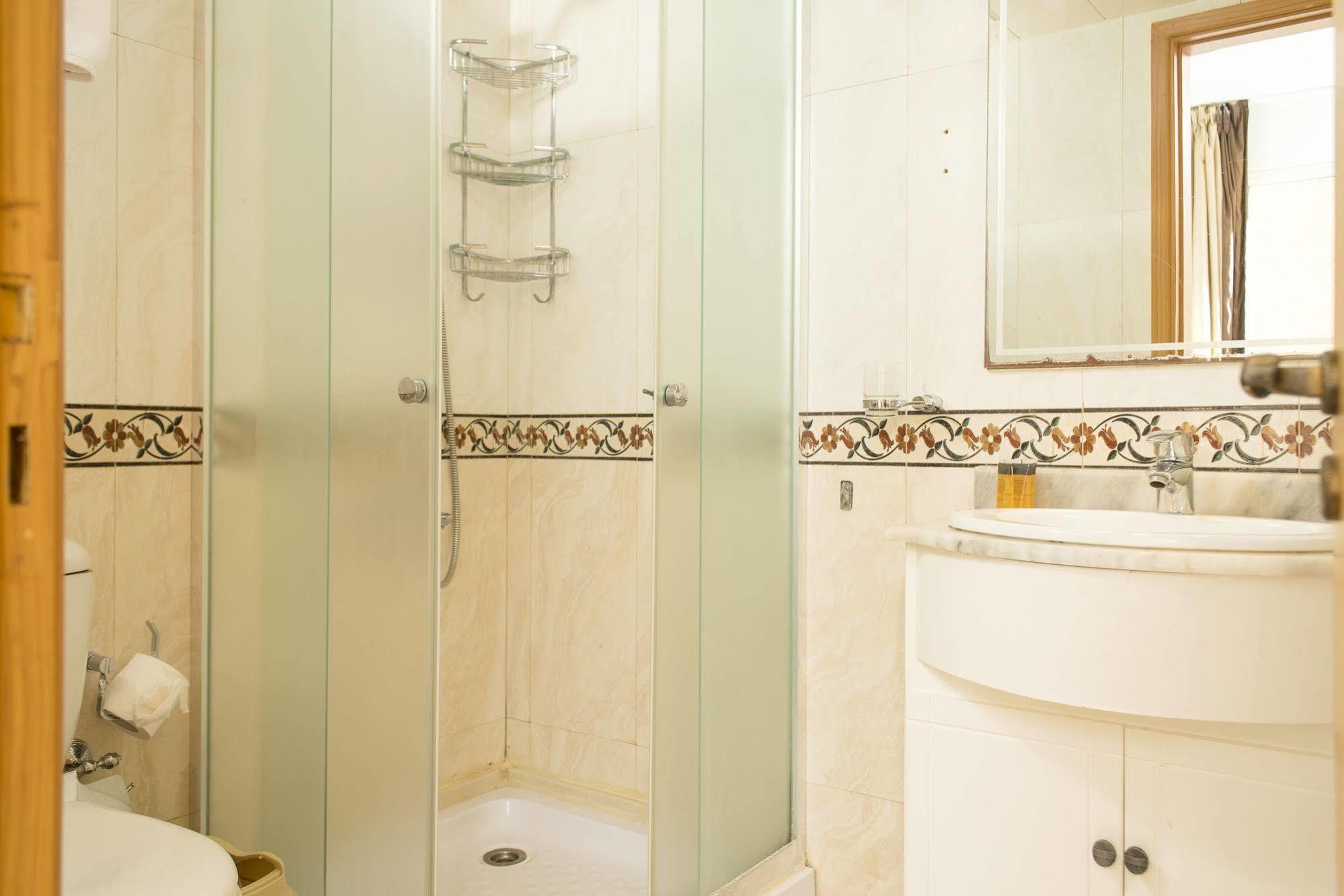 Bliss 3000 Furnished Studios Beirut Exteriör bild